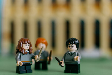 Naklejka premium España - 8 sept 2023: Lego Figuren Harry Potter, Hermine and Ron