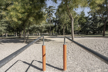 Metal parallel bars for outdoor exercise