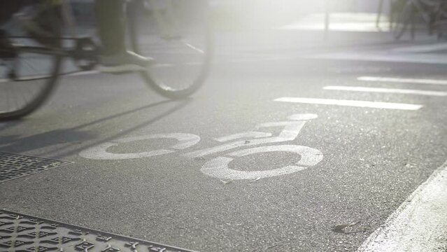 piste cyclable, v&eacute;lo, trottinette, &eacute;lectrique, Grenoble, rue, trafic, trottoir, bicyclette, transport, asphalte, route, ligne, voie, paysage, nature, chemin, pierre, conduire, hollande, France,  