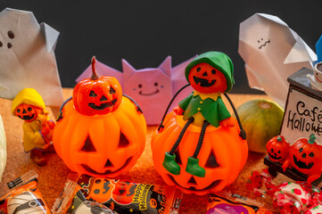 ハロウィンの飾り付けとお菓子