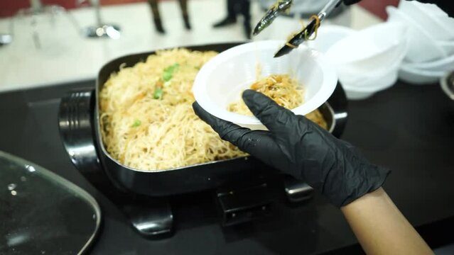 Rice noodles with vegetables (bifum)