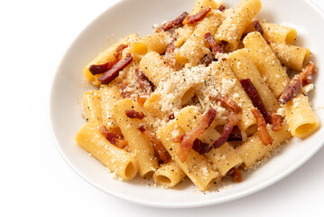 Piatto di deliziosa pasta alla gricia, ricetta tradizionale romana di pasta condita con guanciale,...