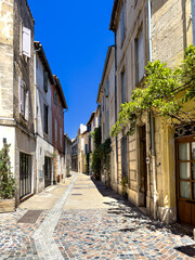 Fototapeta na wymiar Ancient Allure: Discovering Arles' Historic Streetscapes