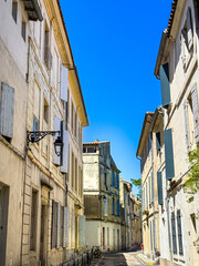 Fototapeta na wymiar Arles Unveiled: Roaming the Charming Streets of the Old Village