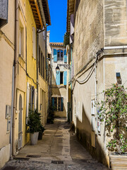 Fototapeta na wymiar Arles Unveiled: Roaming the Charming Streets of the Old Village