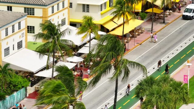 Ocean Drive Miami Beach curbside restaurants