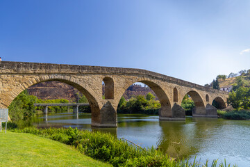 Romanesque bridge Puente la Reina, Gares, Navarre, Spain - obrazy, fototapety, plakaty