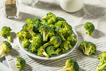 Raw Organic Green Broccoli