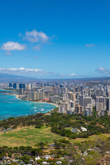 Fototapeta na wymiar Honolulu beach and city view from Diamond Head lookout in Waikiki
