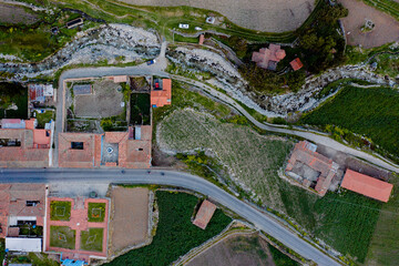 Cenital de pueblo en montañas venezolanas estado Merida © DBRcasapro