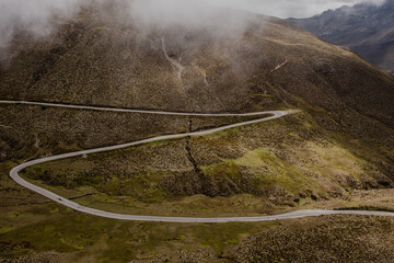 Vista aerea de carretera en montaña de Venezuela