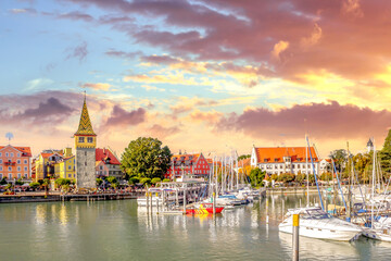 Obraz premium Hafen von Lindau am Bodensee, Bayern, Deutschland 