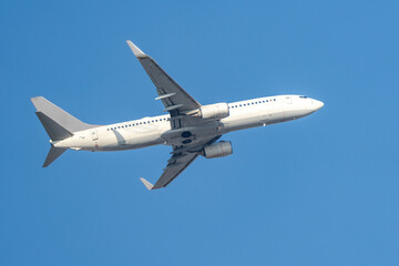 Fototapeta na wymiar White passenger plane taking off