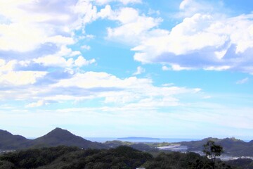 福岡県新宮町の相島と夏の雲