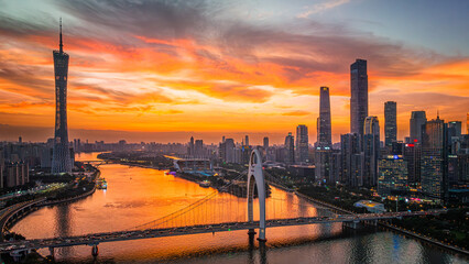 Naklejka premium sunset over the city