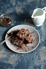 Chocolate brownie drizzles with white chocolate 