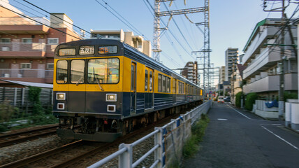 Naklejka premium 走る電車