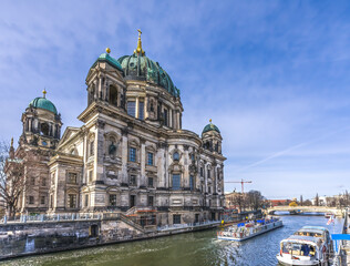 Fototapeta premium Spree River Tour Boats Cathedral Berlin Germany