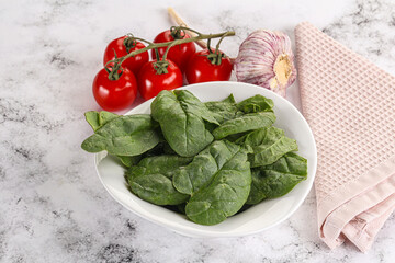 Green spinach leaves in the bowl