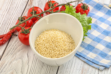Raw sesame seeds in the bowl