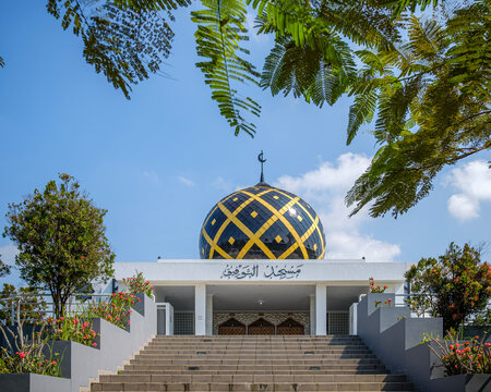 at-taufik mosque or known as kuningan islami flashlight which is on soekarno kuningan street, west java 