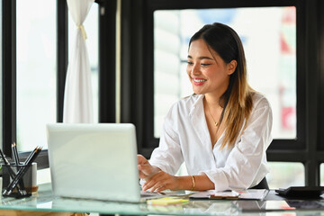 Fototapeta premium Nice, friendly female financial advisor chatting with client online, giving internet consultation to customer on laptop