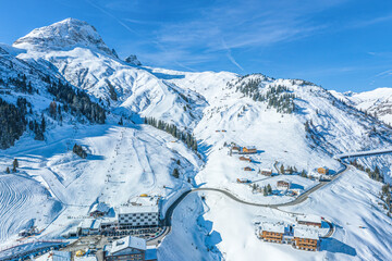 Die Wintersportregion Warth in Vorarlberg aus der Luft, Blick auf die herrlichen Skihänge am...