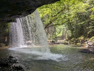 Fototapeta na wymiar The Nabegataki Falls, where travelers can access the large cavern behind the falls