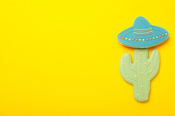 Cactus and sombrero in the form of gingerbread.