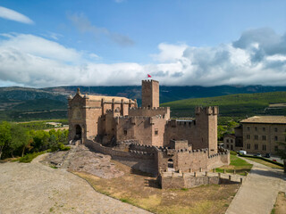Obraz premium vista aérea del bonito castillo Javier en Navarra, España