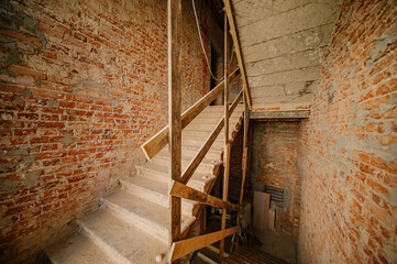 Renowacja starej klatki schodowej