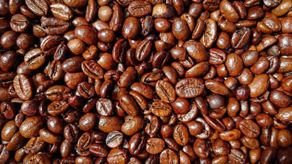 Obraz premium a collection of coffee beans that have just finished roasting