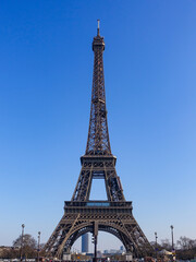 Fototapeta na wymiar セーヌ川に架かるイエナ橋からエッフェル塔（パリ フランス）