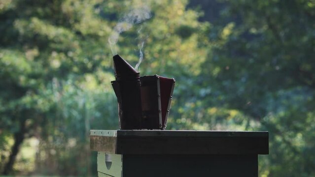 Beekeeping smoker, smoke device for honey bees, bee hive equipment, beekeeper
