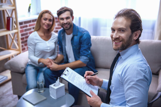 Couple at the psychologist