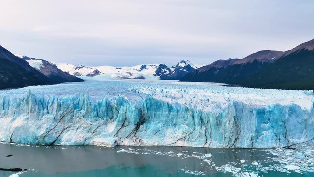 Perito Moreno con Drone 4K vista a&eacute;rea