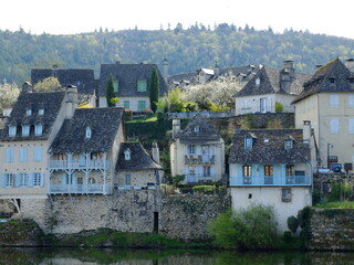 Fototapeta na wymiar Tours de Merle et Carbonnières (Corrèze)