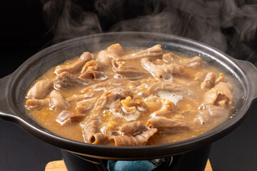 もつ煮込み　(豚ホルモン・味噌煮込み)