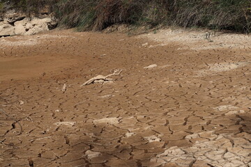 Detalle barro
Presa sin agua
Sequía, verano 2023
