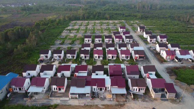 Dense housing that is neatly arranged with the texture of rice fields