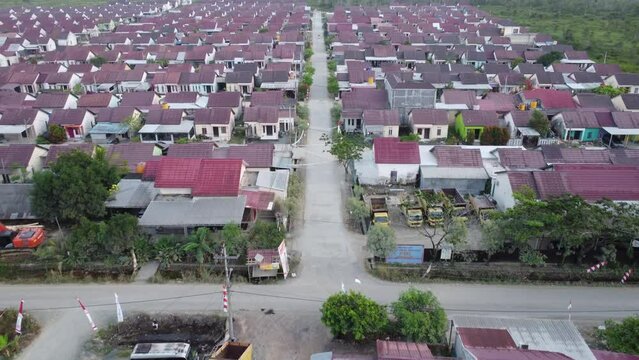 Dense housing that is neatly arranged with the texture of rice fields
