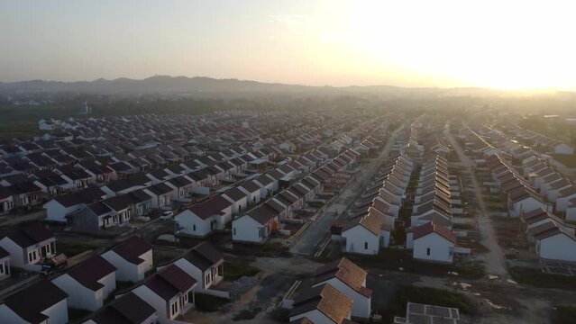 Dense housing that is neatly arranged with the texture of rice fields