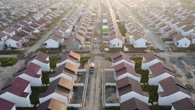 Dense housing that is neatly arranged with the texture of rice fields