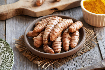 Fresh turmeric root and dry curcuma powder