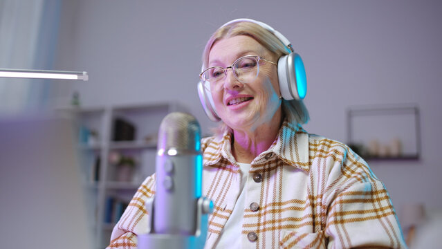 A female radio anchor in her 50s is announcing news into a microphone and producing podcasts