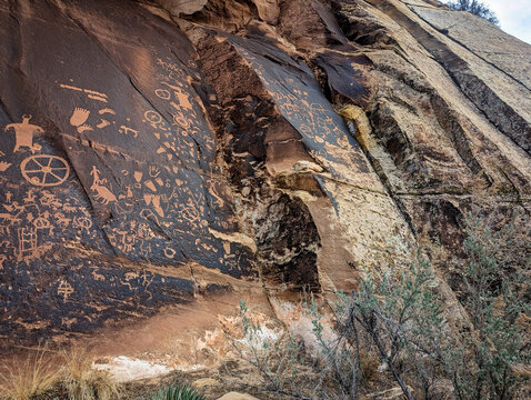 Newpaper Rock Petroglyphs National Monument