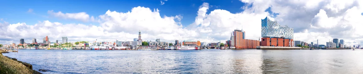 Zelfklevend Fotobehang Standansicht der Hansestadt Hamburg mit Hafen und Elbe © mojolo