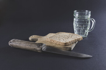 Wholemeal bread, water and old knife