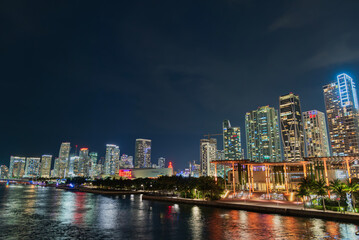 Fototapeta na wymiar Night view of Miami downtown at night 