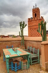 dans les rues et le souk de Marrakech au Maroc